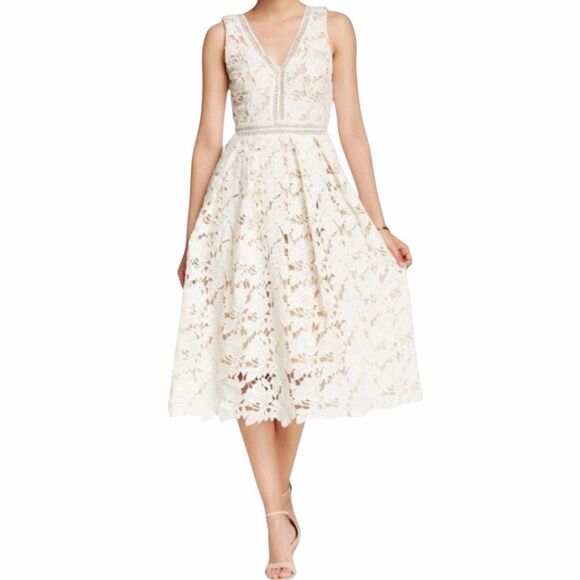 Romeo & Juliet Couture Dresses & Skirts - NWT ROMEO & JULIET COUTURE Women’s Ivory Double V-Neck Floral Lace Dress Medium
